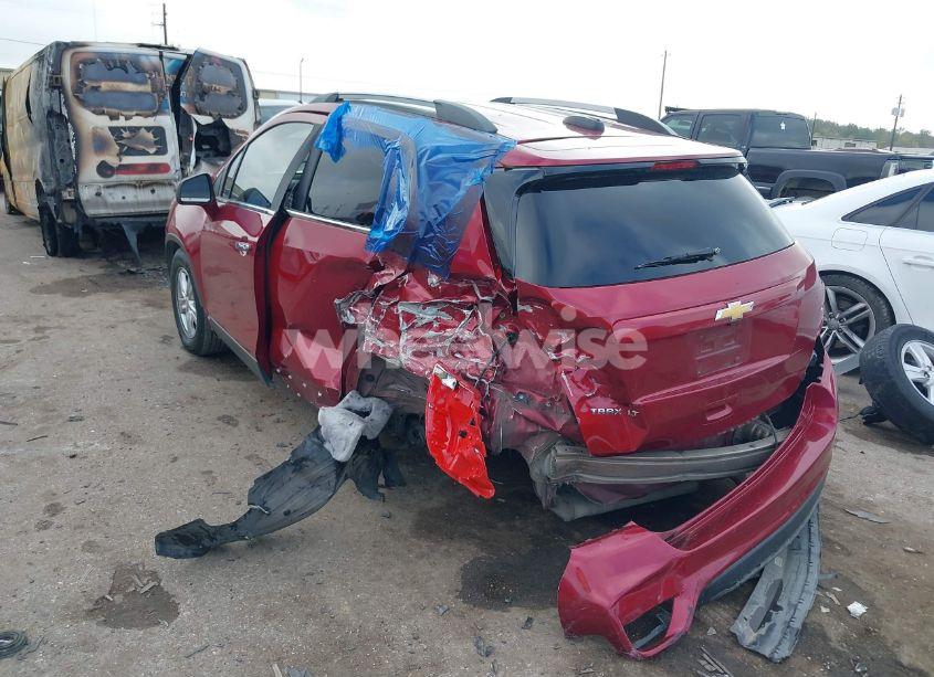 Photo 3 of 2019 Chevrolet Trax LT (VIN 3GNCJLSB7KL405425)