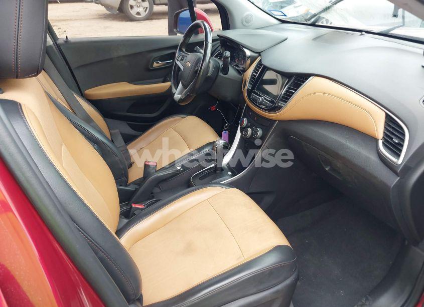 Photo 5 of 2019 Chevrolet Trax LT (VIN 3GNCJLSB7KL405425)