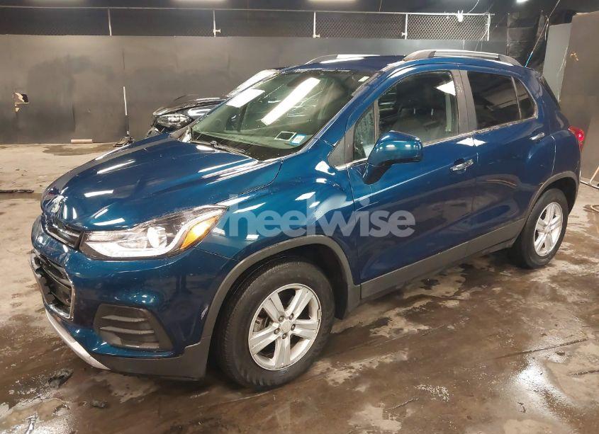 Photo 2 of 2020 Chevrolet Trax FWD LT (VIN 3GNCJLSB7LL131404)