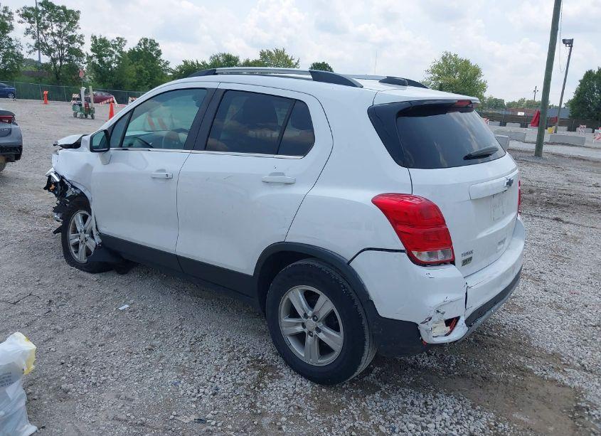 Photo 3 of 2020 Chevrolet Trax FWD LT (VIN 3GNCJLSB7LL227131)