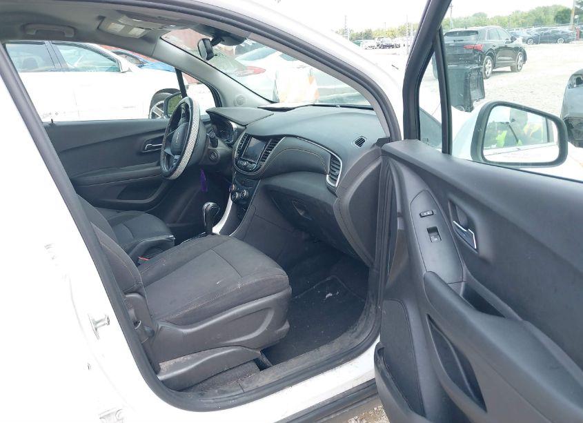 Photo 5 of 2020 Chevrolet Trax FWD LT (VIN 3GNCJLSB7LL227131)