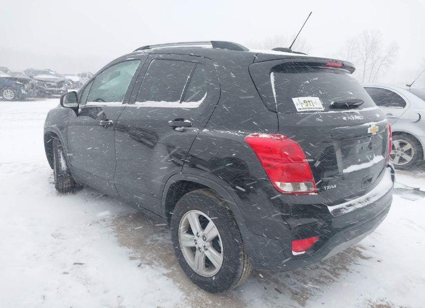 Photo 3 of 2020 Chevrolet Trax FWD LT (VIN 3GNCJLSB7LL233561)