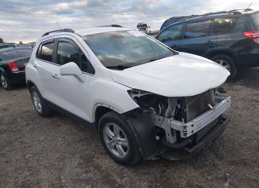 2020 Chevrolet Trax FWD LT (VIN 3GNCJLSB7LL245788) main photo