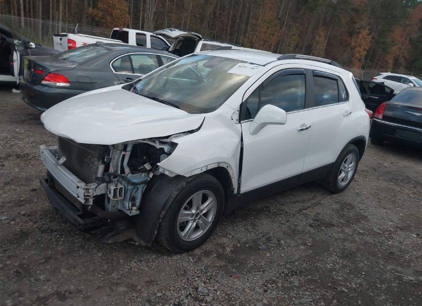 Photo 2 of 2020 Chevrolet Trax FWD LT (VIN 3GNCJLSB7LL245788)
