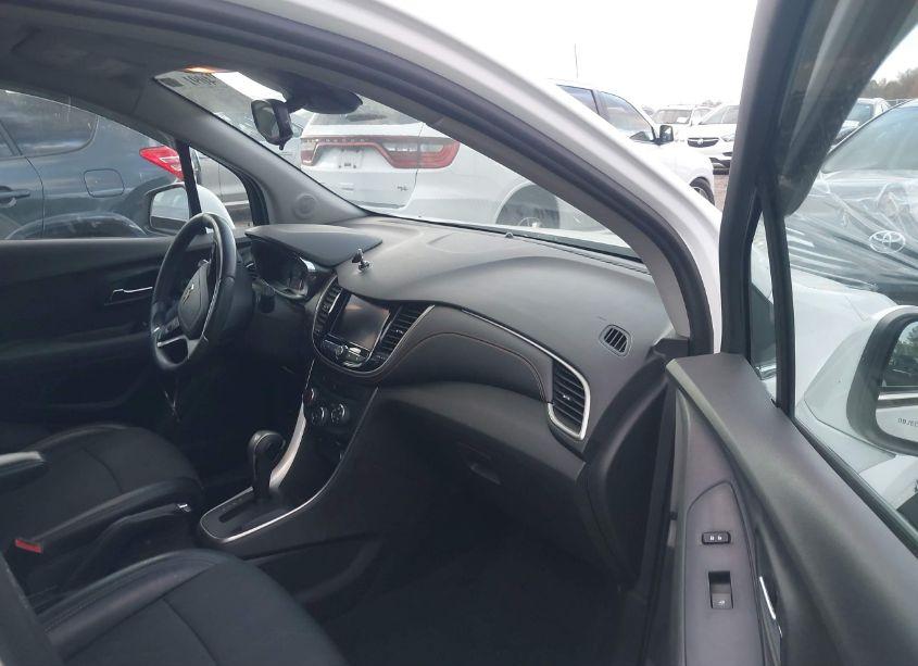 Photo 5 of 2020 Chevrolet Trax FWD LT (VIN 3GNCJLSB7LL245788)