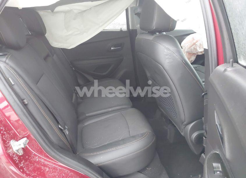 Photo 8 of 2020 Chevrolet Trax FWD LT (VIN 3GNCJLSB7LL253521)