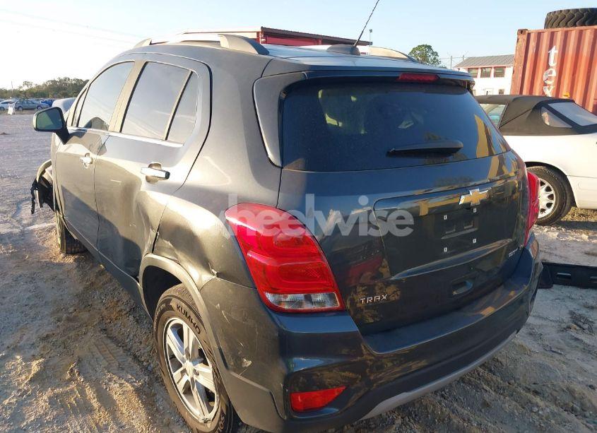 Photo 3 of 2020 Chevrolet Trax FWD LT (VIN 3GNCJLSB7LL268066)