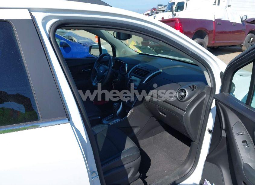 Photo 5 of 2015 Chevrolet Trax LT (VIN 3GNCJLSB8FL219317)