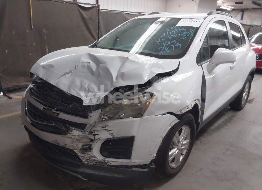 Photo 2 of 2016 Chevrolet Trax LT (VIN 3GNCJLSB8GL152879)