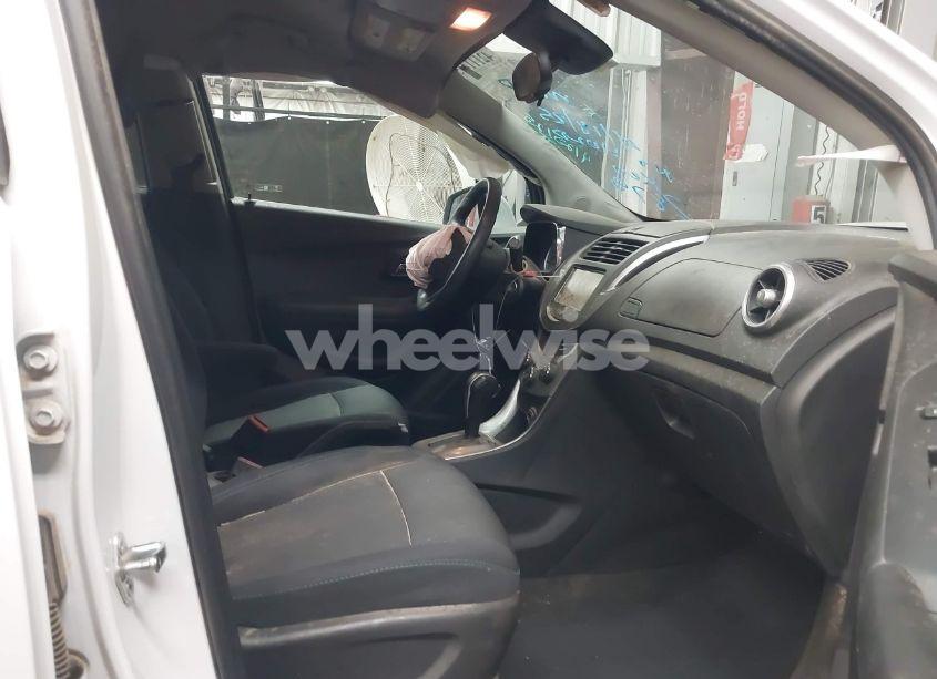 Photo 5 of 2016 Chevrolet Trax LT (VIN 3GNCJLSB8GL152879)