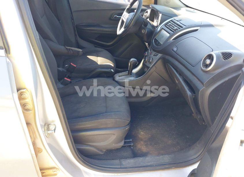 Photo 5 of 2016 Chevrolet Trax LT (VIN 3GNCJLSB8GL165793)