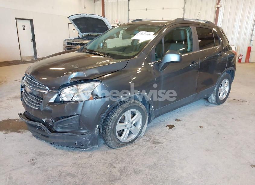 Photo 2 of 2016 Chevrolet Trax LT (VIN 3GNCJLSB8GL260323)