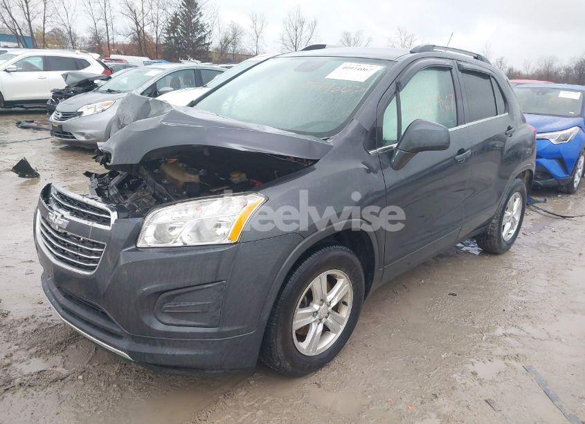 Photo 2 of 2016 Chevrolet Trax LT (VIN 3GNCJLSB8GL274884)