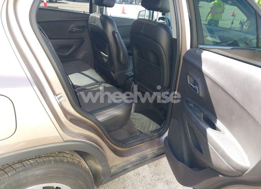 Photo 8 of 2018 Chevrolet Trax LT (VIN 3GNCJLSB8JL207404)