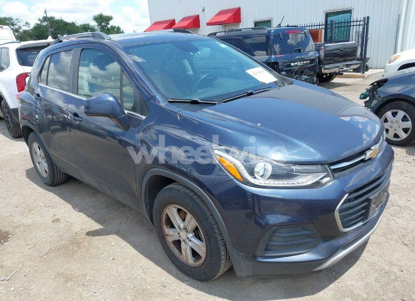 2018 Chevrolet Trax LT (VIN 3GNCJLSB8JL252620) main photo
