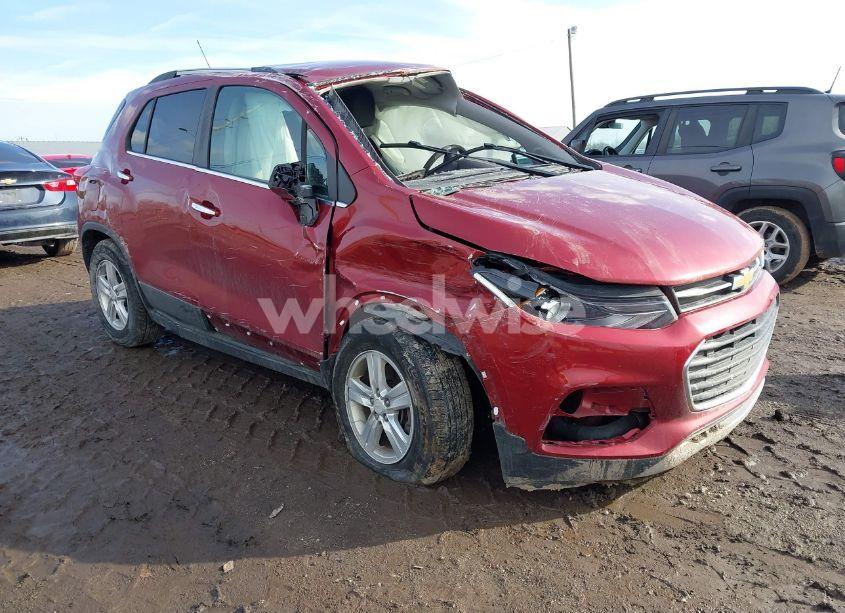 2018 Chevrolet Trax LT (VIN 3GNCJLSB8JL312525) main photo