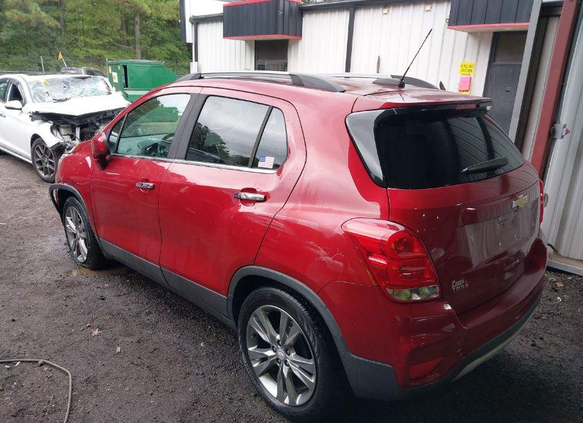 Photo 3 of 2019 Chevrolet Trax LT (VIN 3GNCJLSB8KL243546)