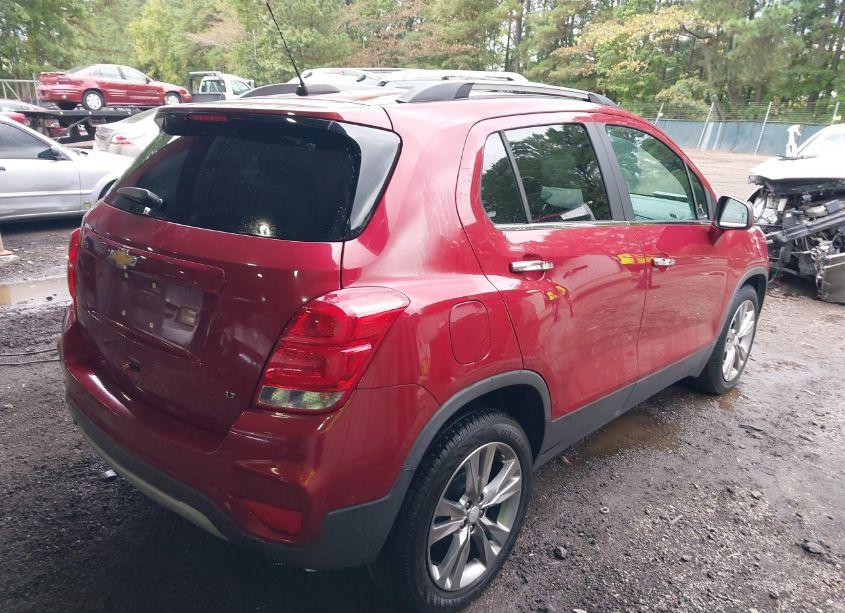 Photo 4 of 2019 Chevrolet Trax LT (VIN 3GNCJLSB8KL243546)