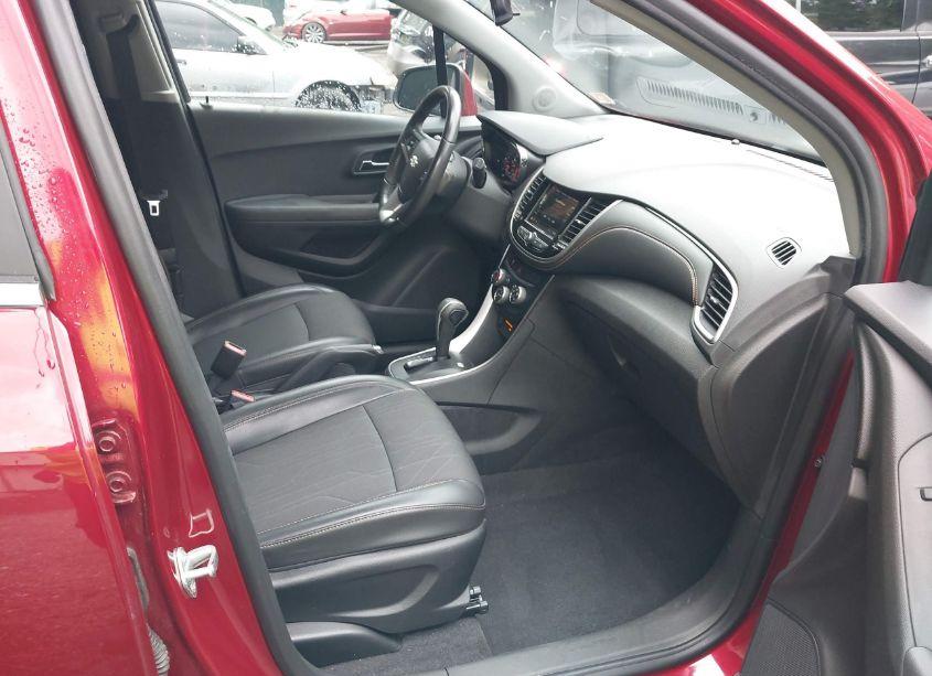 Photo 5 of 2019 Chevrolet Trax LT (VIN 3GNCJLSB8KL243546)