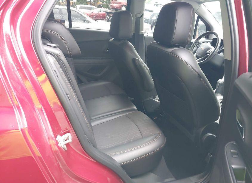 Photo 8 of 2019 Chevrolet Trax LT (VIN 3GNCJLSB8KL243546)