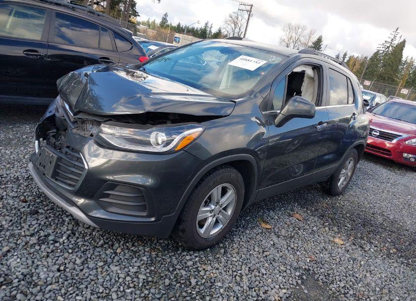 Photo 2 of 2019 Chevrolet Trax LT (VIN 3GNCJLSB8KL271637)