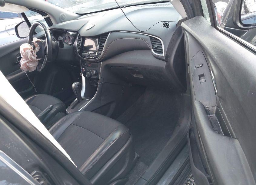 Photo 5 of 2019 Chevrolet Trax LT (VIN 3GNCJLSB8KL271637)