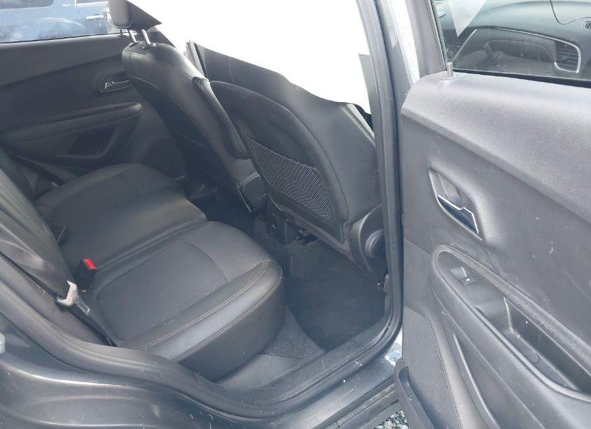 Photo 8 of 2019 Chevrolet Trax LT (VIN 3GNCJLSB8KL271637)