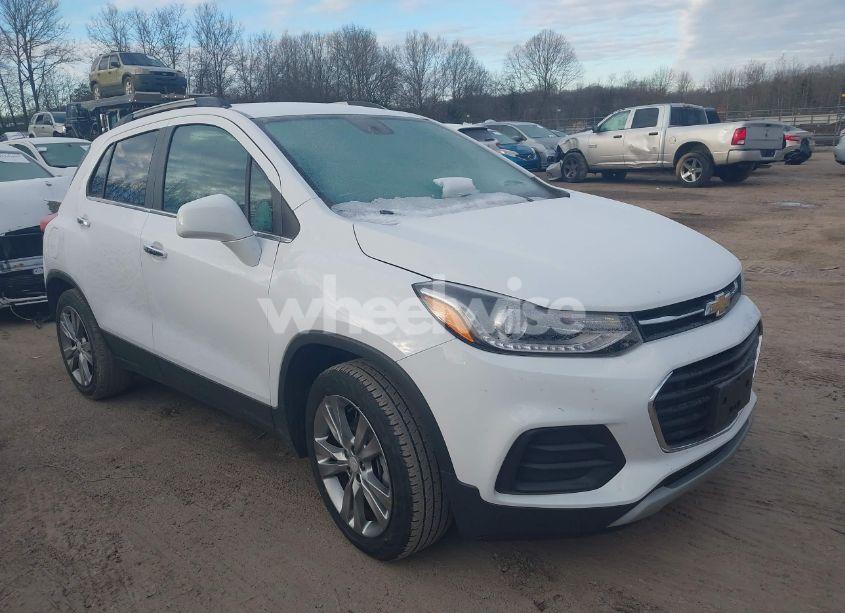 2019 Chevrolet Trax LT (VIN 3GNCJLSB8KL405806) main photo