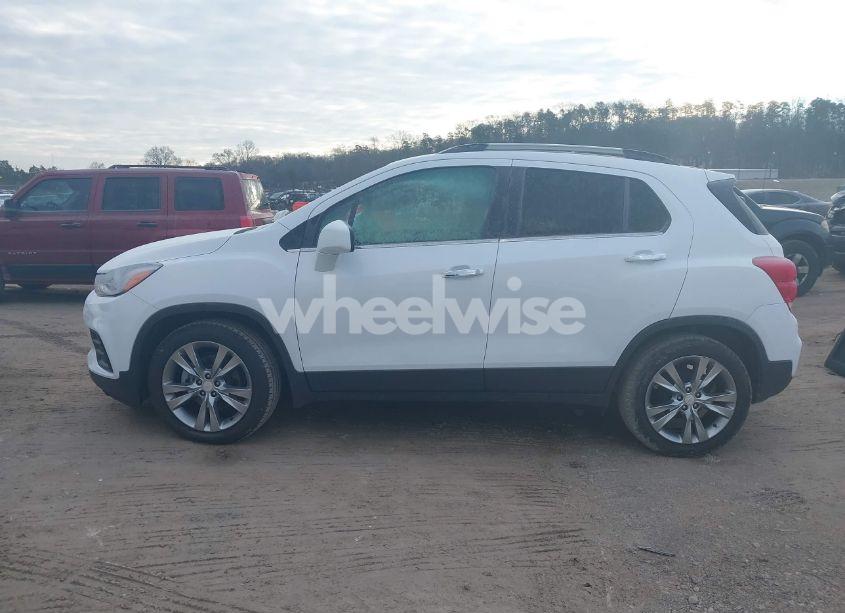 Photo 14 of 2019 Chevrolet Trax LT (VIN 3GNCJLSB8KL405806)