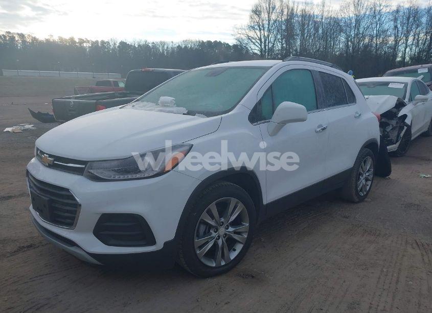 Photo 2 of 2019 Chevrolet Trax LT (VIN 3GNCJLSB8KL405806)