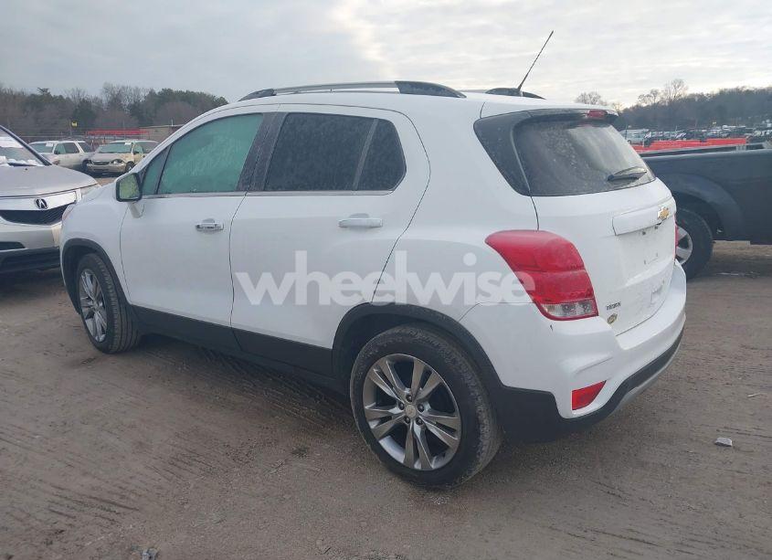 Photo 3 of 2019 Chevrolet Trax LT (VIN 3GNCJLSB8KL405806)