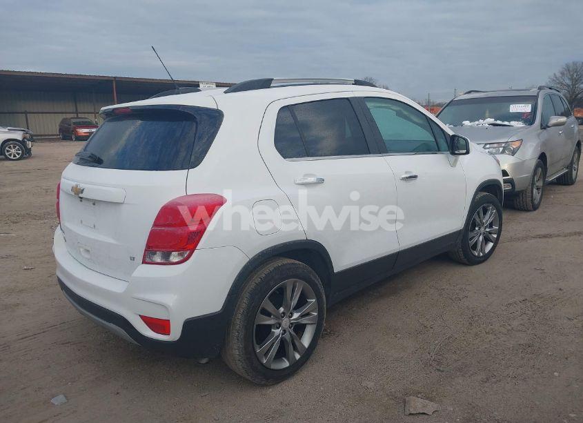 Photo 4 of 2019 Chevrolet Trax LT (VIN 3GNCJLSB8KL405806)