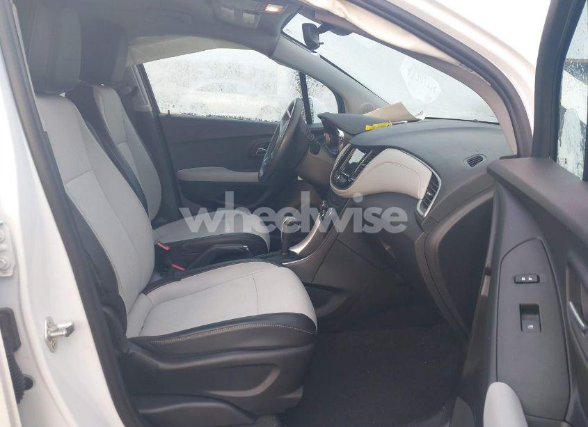 Photo 5 of 2019 Chevrolet Trax LT (VIN 3GNCJLSB8KL405806)