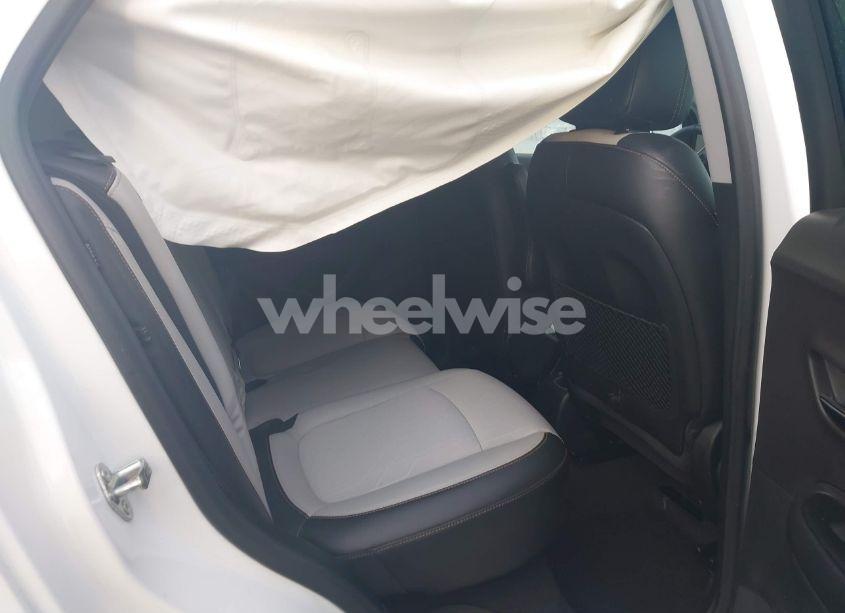 Photo 8 of 2019 Chevrolet Trax LT (VIN 3GNCJLSB8KL405806)