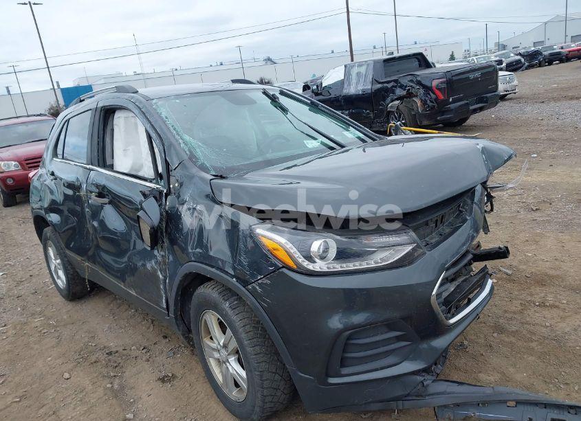 2020 Chevrolet Trax FWD LT (VIN 3GNCJLSB8LL203193) main photo