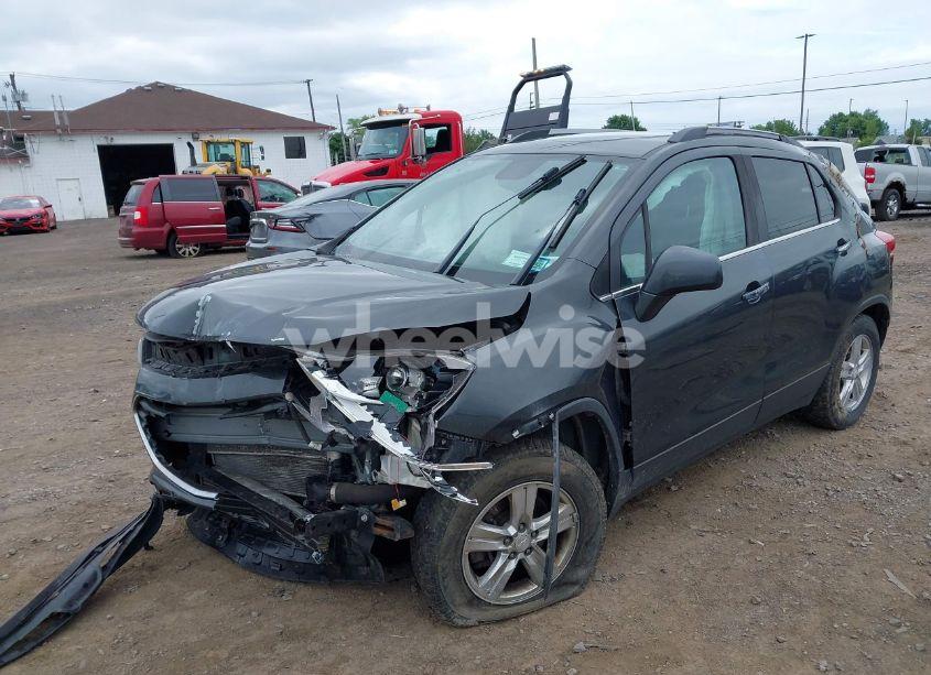 Photo 2 of 2020 Chevrolet Trax FWD LT (VIN 3GNCJLSB8LL203193)