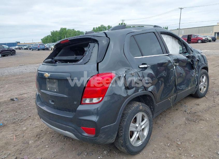 Photo 4 of 2020 Chevrolet Trax FWD LT (VIN 3GNCJLSB8LL203193)