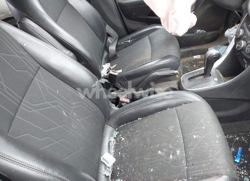 Photo 5 of 2020 Chevrolet Trax FWD LT (VIN 3GNCJLSB8LL203193)