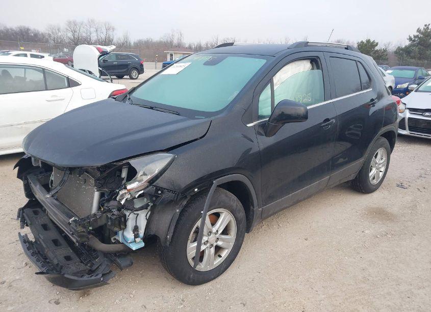 Photo 2 of 2020 Chevrolet Trax FWD LT (VIN 3GNCJLSB8LL210421)