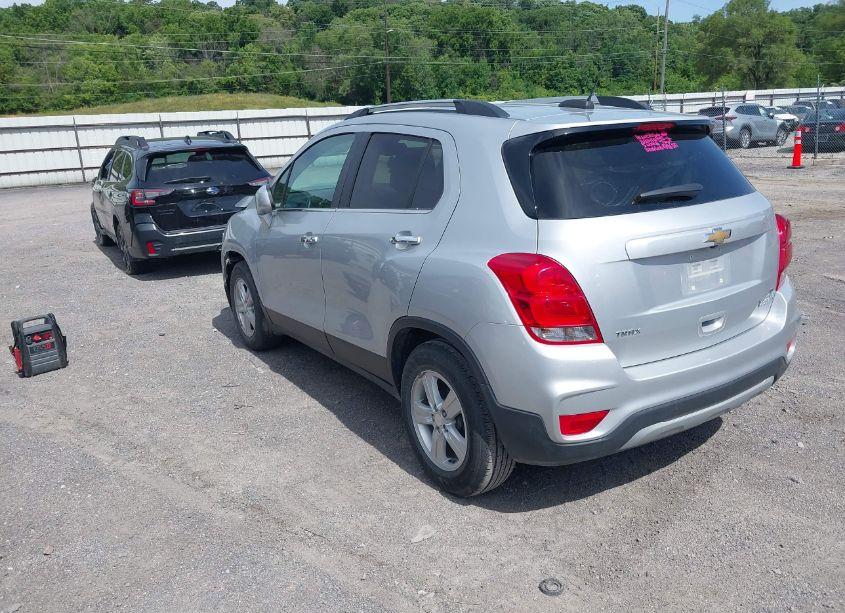 Photo 3 of 2020 Chevrolet Trax FWD LT (VIN 3GNCJLSB8LL238056)