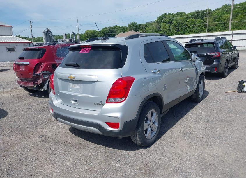 Photo 4 of 2020 Chevrolet Trax FWD LT (VIN 3GNCJLSB8LL238056)
