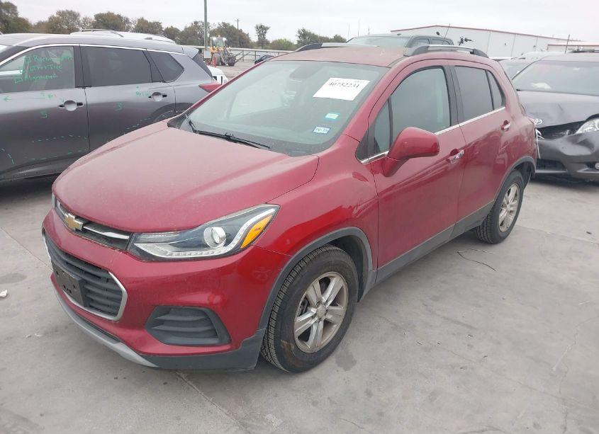 Photo 2 of 2020 Chevrolet Trax FWD LT (VIN 3GNCJLSB8LL250952)