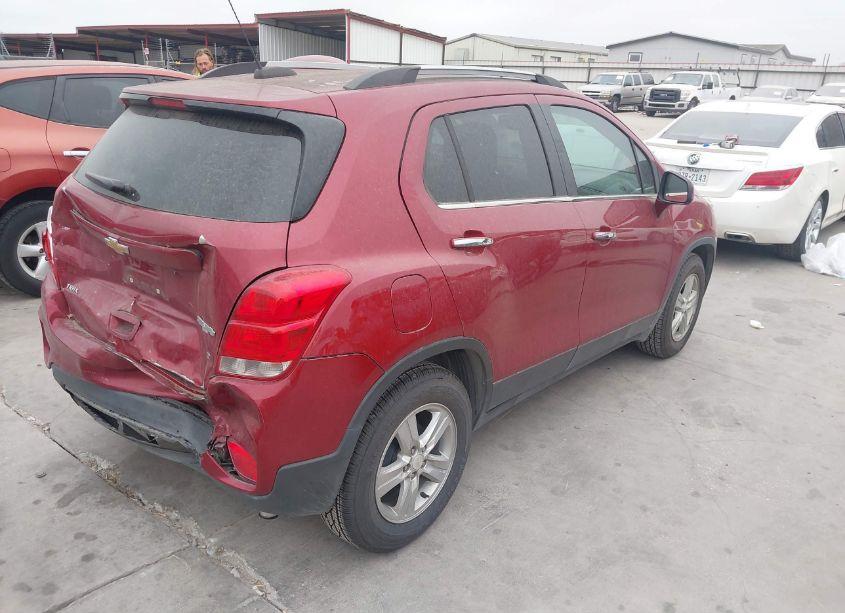 Photo 4 of 2020 Chevrolet Trax FWD LT (VIN 3GNCJLSB8LL250952)