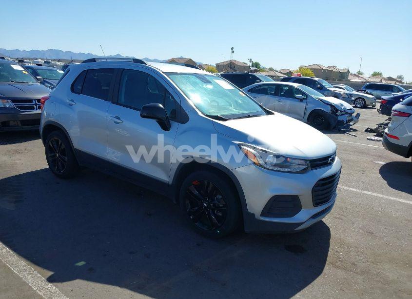2020 Chevrolet Trax FWD LT (VIN 3GNCJLSB8LL336990) main photo