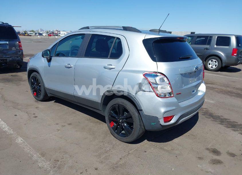Photo 3 of 2020 Chevrolet Trax FWD LT (VIN 3GNCJLSB8LL336990)