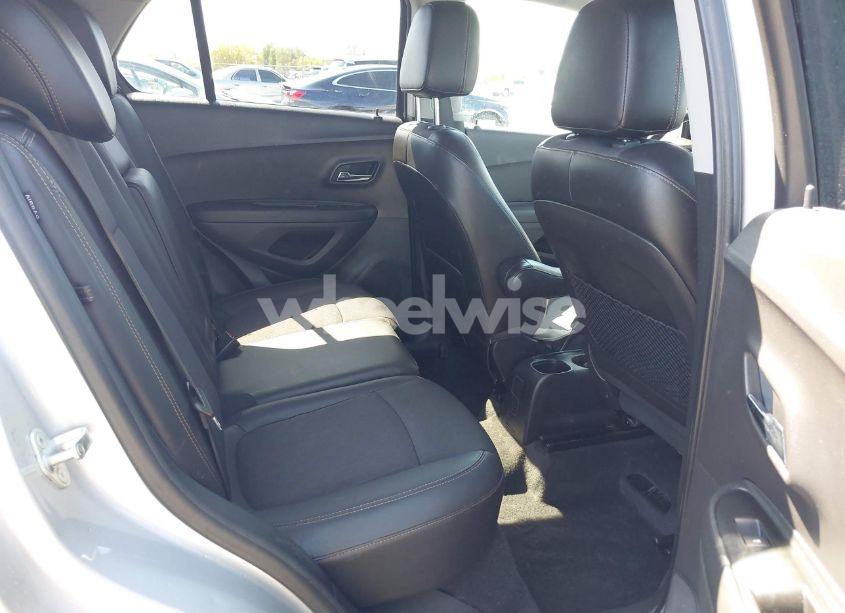 Photo 8 of 2020 Chevrolet Trax FWD LT (VIN 3GNCJLSB8LL336990)