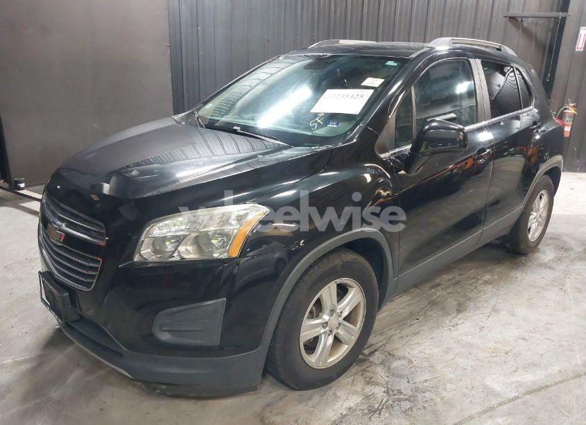 Photo 2 of 2015 Chevrolet Trax LT (VIN 3GNCJLSB9FL218063)