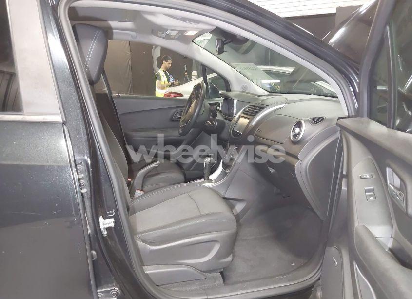 Photo 5 of 2015 Chevrolet Trax LT (VIN 3GNCJLSB9FL218063)