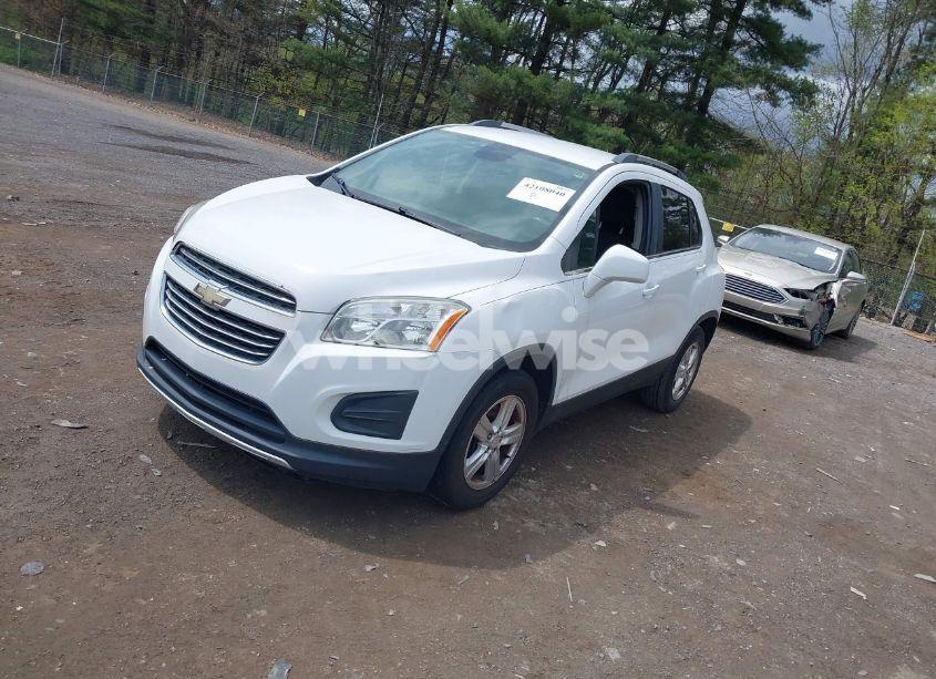 Photo 2 of 2016 Chevrolet Trax LT (VIN 3GNCJLSB9GL163793)