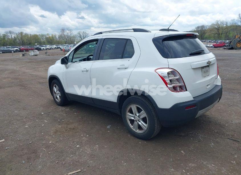 Photo 3 of 2016 Chevrolet Trax LT (VIN 3GNCJLSB9GL163793)
